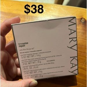 Mary Kay volu-firm the go set